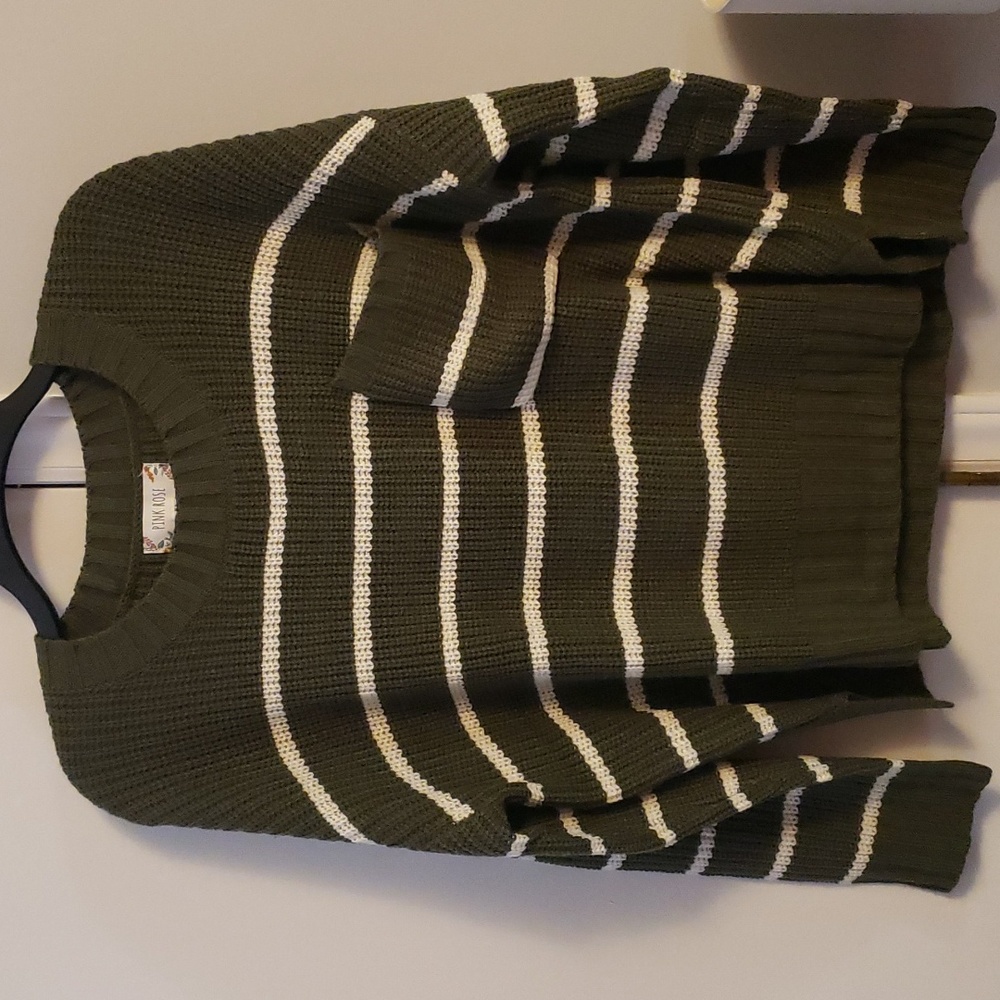 Super cute sweater. Never worn.